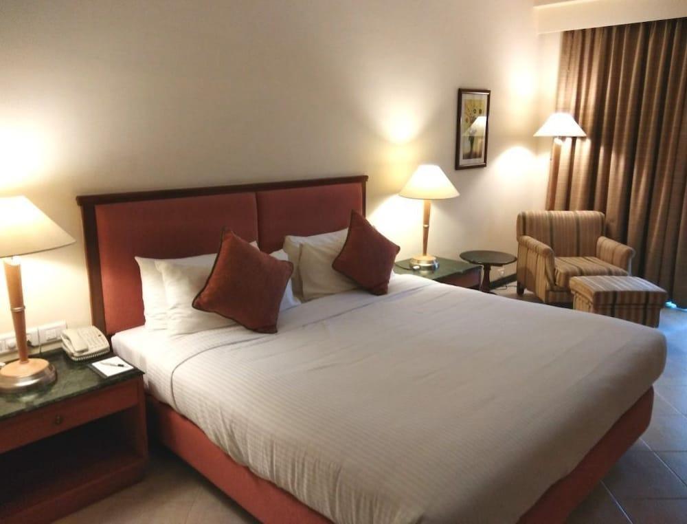 Palm Meadows Resort Bangalore Exterior foto